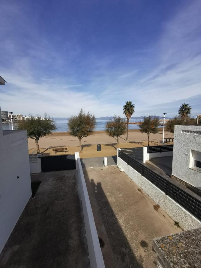 Apartamento En La Playa. Free Parking. Free Wifi L' Escala المظهر الخارجي الصورة